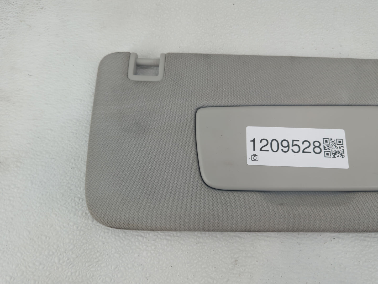 2018-2022 Chevrolet Traverse Sun Visor Shade Replacement Passenger Right Mirror Fits Fits 2018 2019 2020 2021 2022 OEM Used 