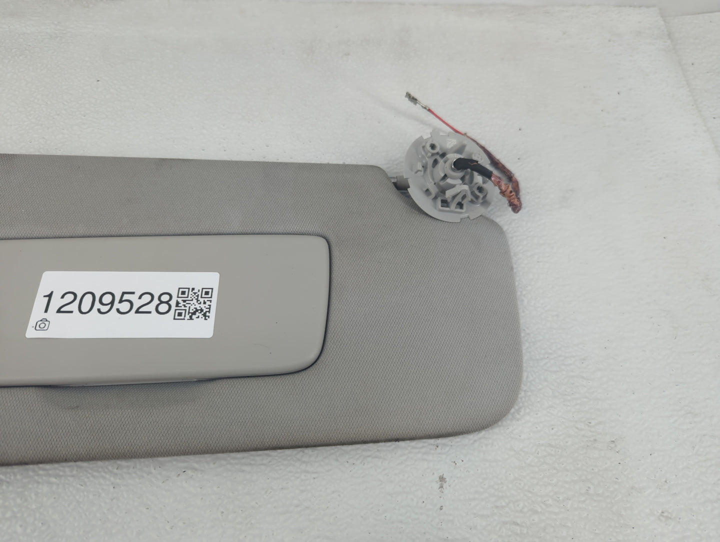 2018-2022 Chevrolet Traverse Sun Visor Shade Replacement Passenger Right Mirror Fits Fits 2018 2019 2020 2021 2022 OEM Used 