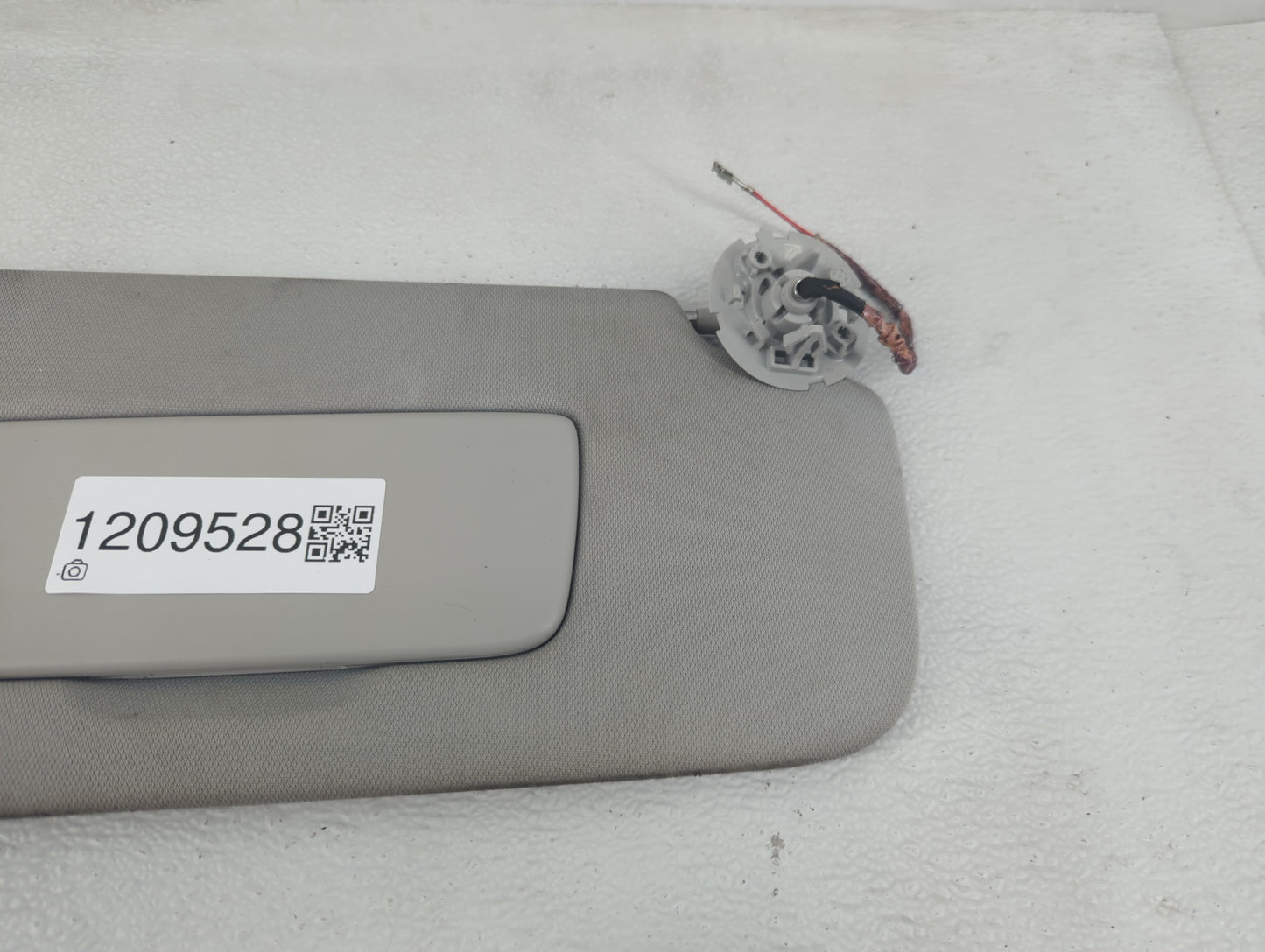 2018-2022 Chevrolet Traverse Sun Visor Shade Replacement Passenger Right Mirror Fits Fits 2018 2019 2020 2021 2022 OEM Used 