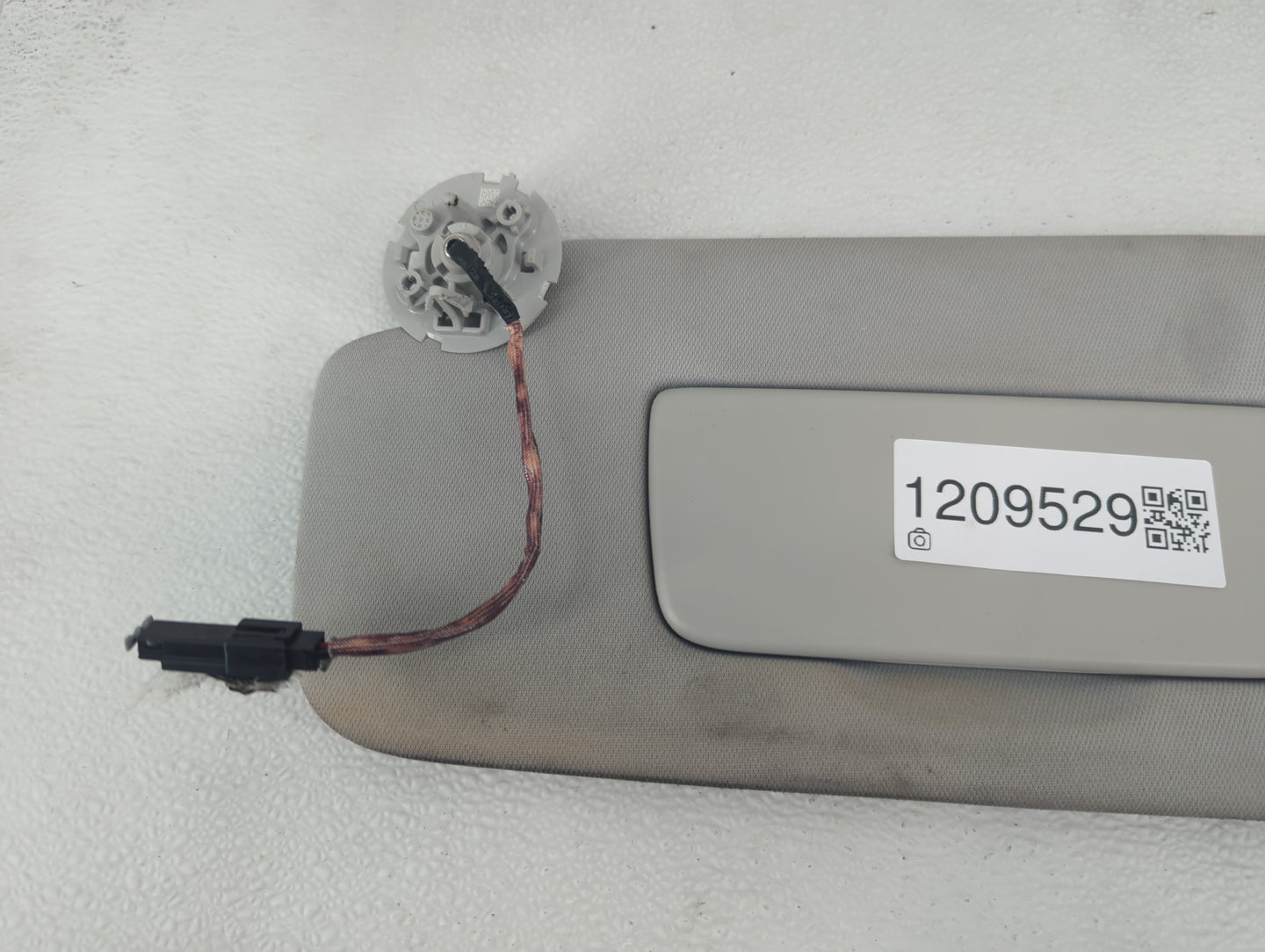 2018-2022 Chevrolet Traverse Sun Visor Shade Replacement Driver Left Mirror Fits Fits 2018 2019 2020 2021 2022 OEM Used Auto