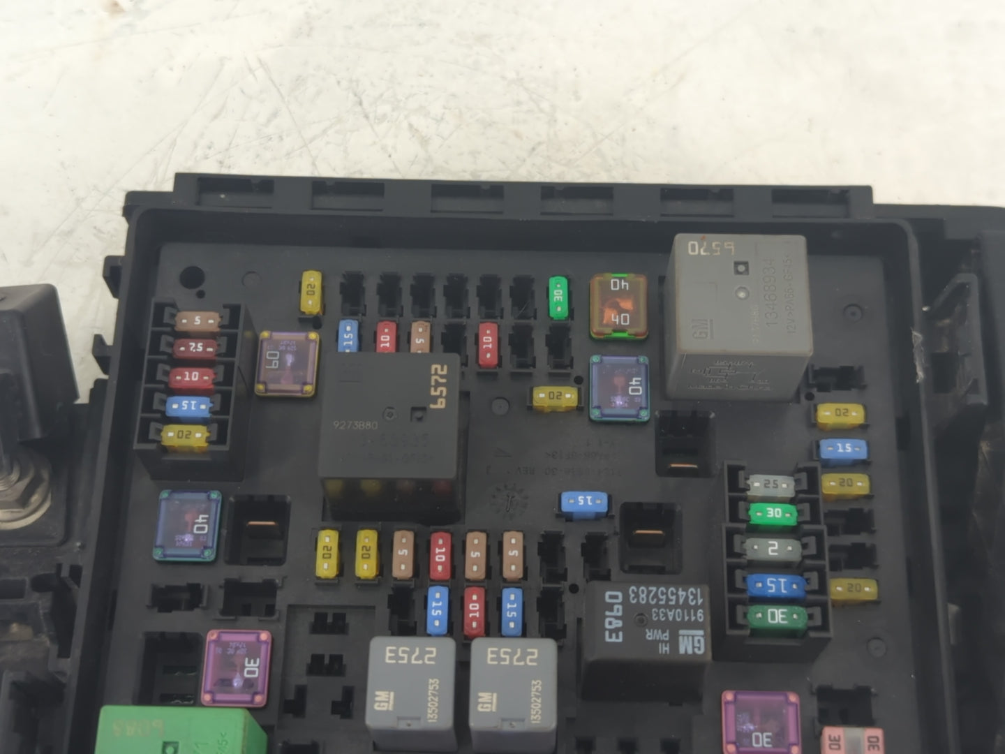2020-2022 Chevrolet Traverse Fusebox Fuse Box Panel Relay Module P/N:7171-4521-30 Fits Fits 2019 2020 2021 2022 OEM Used Aut