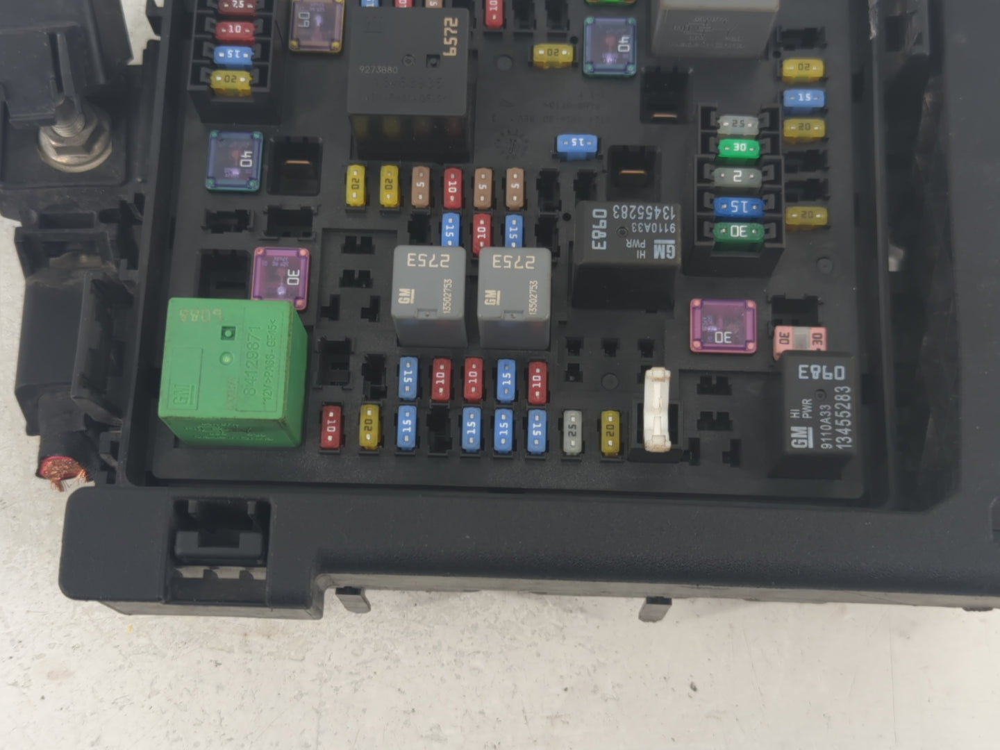 2020-2022 Chevrolet Traverse Fusebox Fuse Box Panel Relay Module P/N:7171-4521-30 Fits Fits 2019 2020 2021 2022 OEM Used Aut