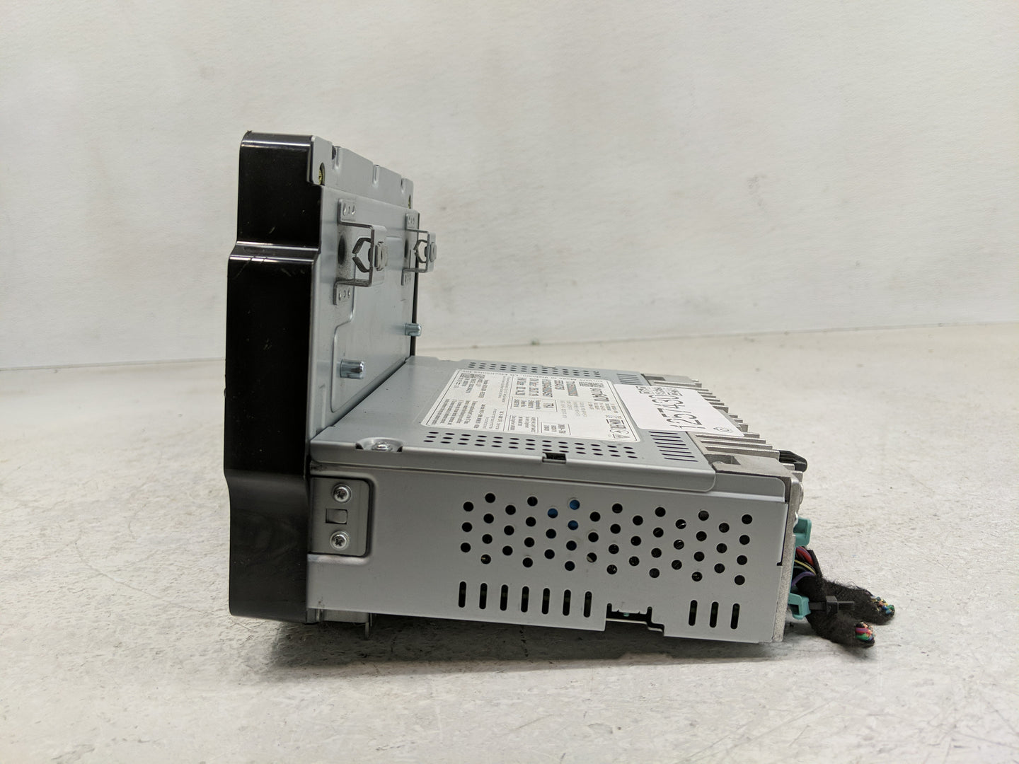 2021-2022 Chevrolet Traverse Radio AM FM Cd Player Receiver Replacement P/N:84776470 Fits Fits 2021 2022 OEM Used Auto Parts