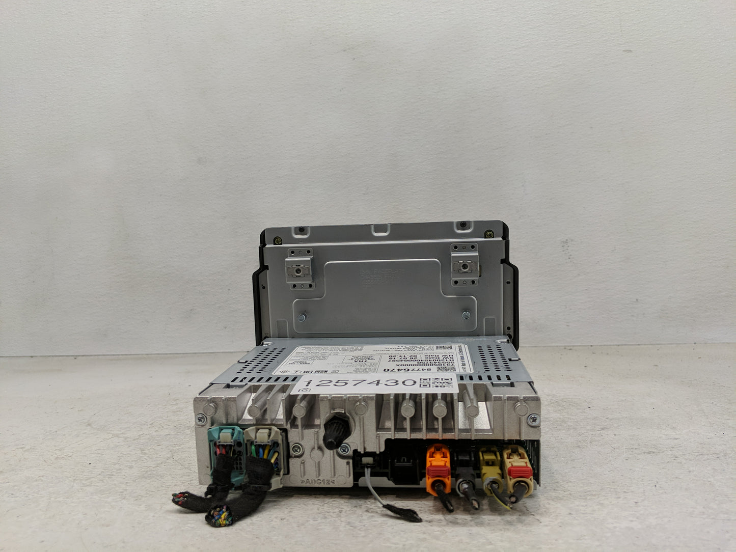 2021-2022 Chevrolet Traverse Radio AM FM Cd Player Receiver Replacement P/N:84776470 Fits Fits 2021 2022 OEM Used Auto Parts