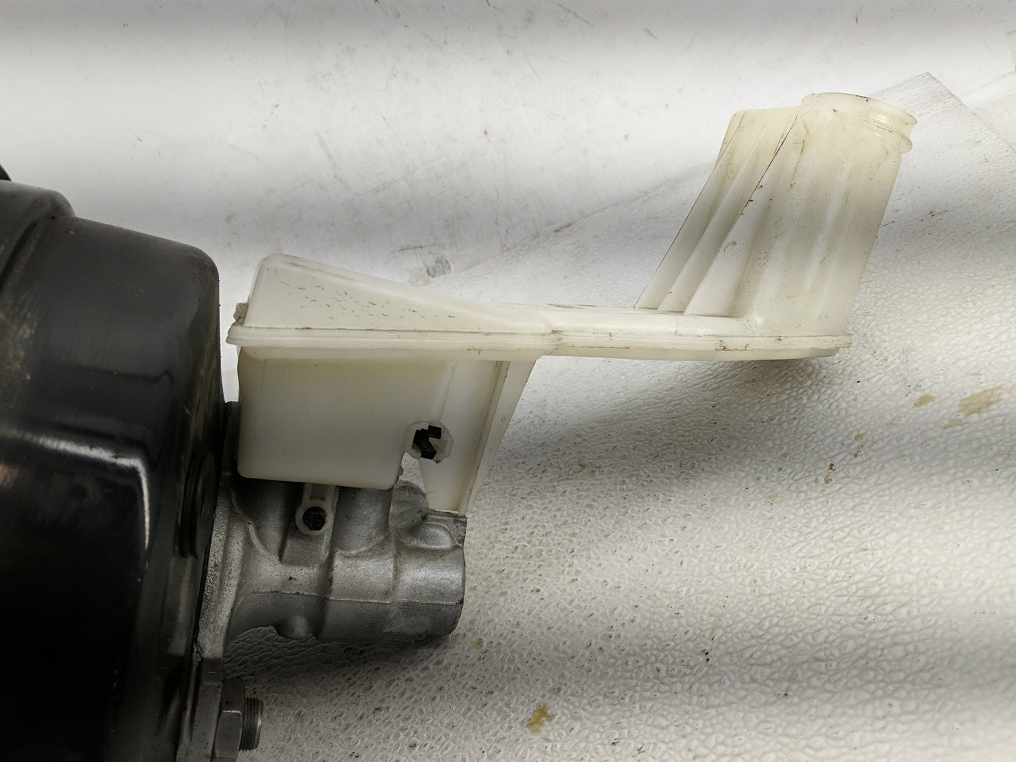 2018-2022 Chevrolet Traverse Power Brake Booster Oem - Oemusedautoparts1.com