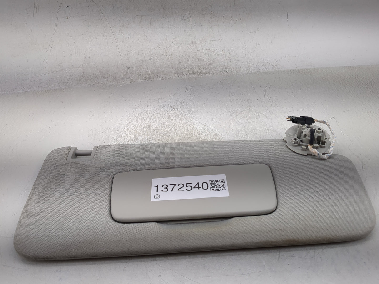 2018-2022 Chevrolet Traverse Sun Visor Shade Replacement Passenger Right Mirror Fits Fits 2018 2019 2020 2021 2022 OEM Used 