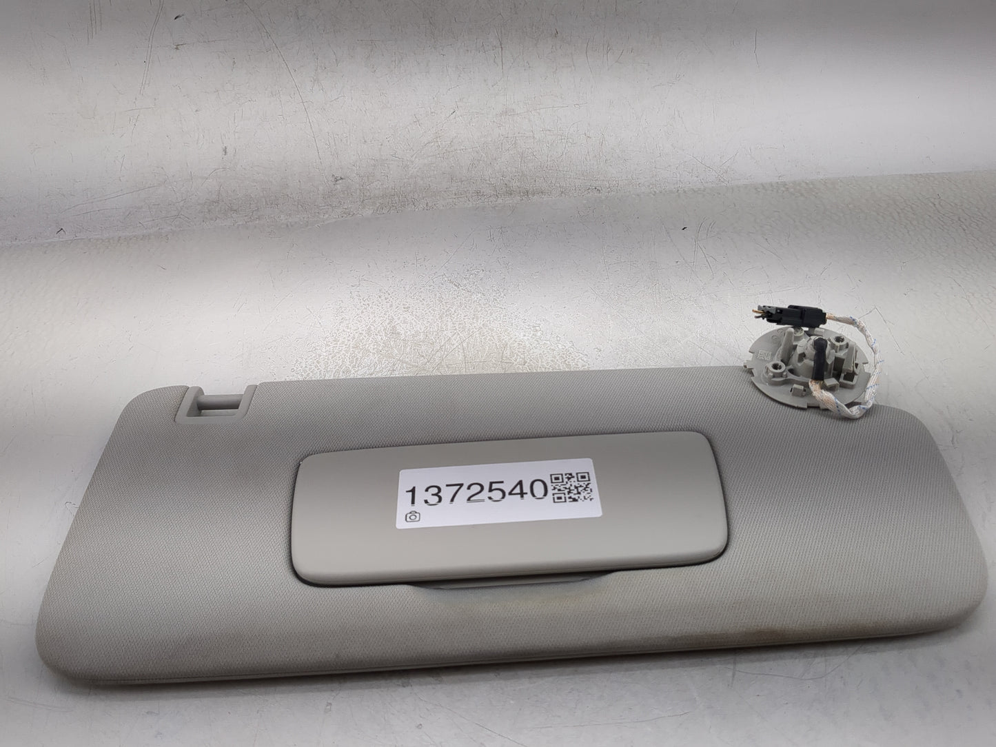 2018-2022 Chevrolet Traverse Sun Visor Shade Replacement Passenger Right Mirror Fits Fits 2018 2019 2020 2021 2022 OEM Used 