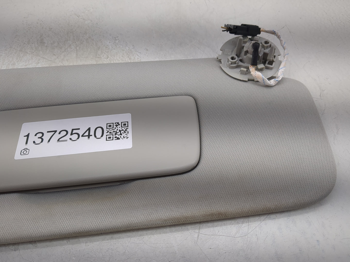 2018-2022 Chevrolet Traverse Sun Visor Shade Replacement Passenger Right Mirror Fits Fits 2018 2019 2020 2021 2022 OEM Used 