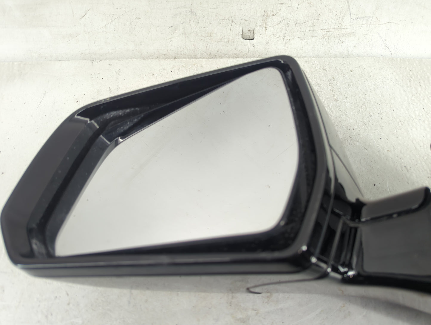 2018-2022 Chevrolet Traverse Driver Side View Mirror - Left Door Mirror OEM Used - Oemusedautoparts1.com