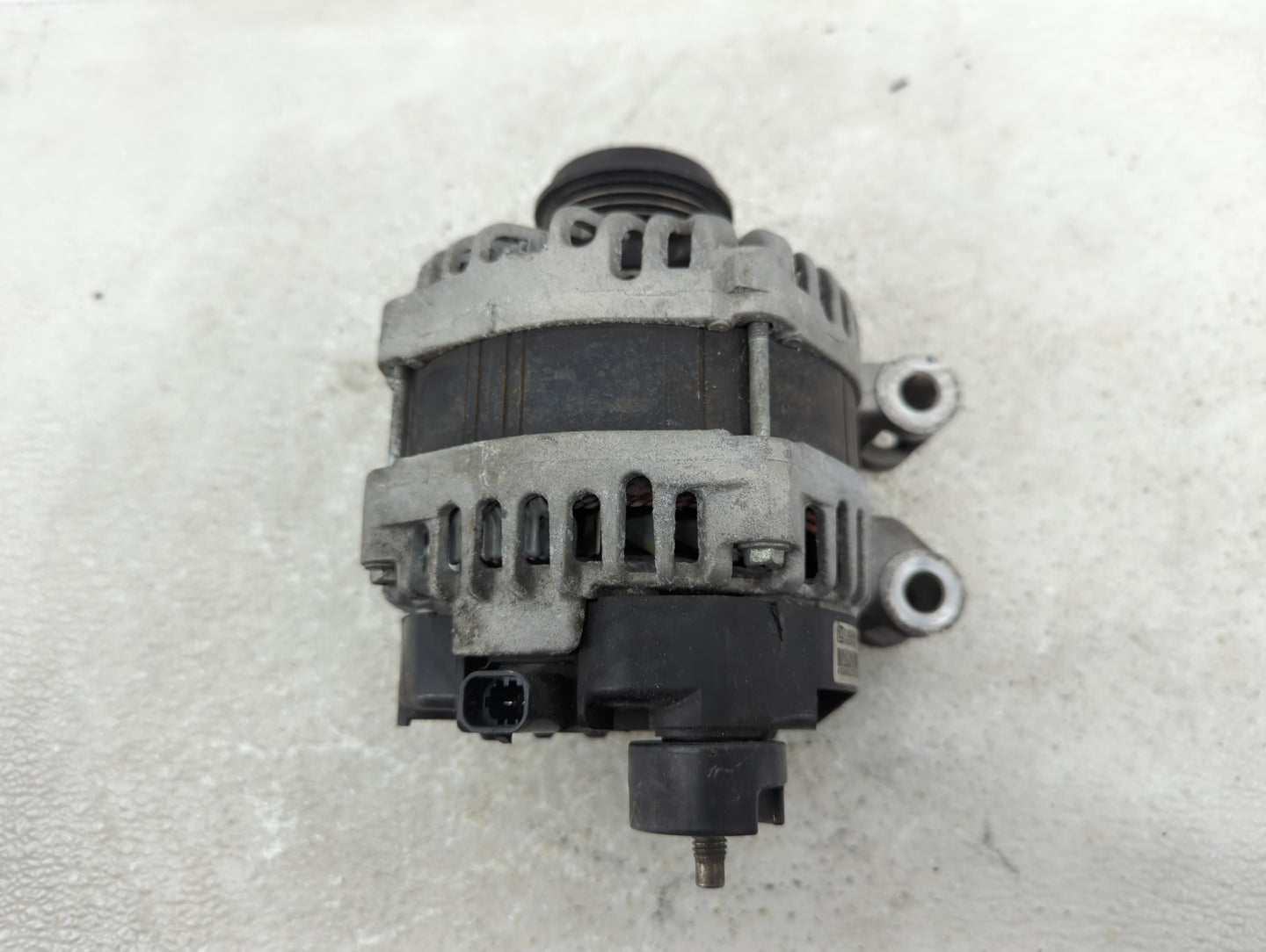 2018-2022 Chevrolet Traverse Alternator Replacement Generator Charging Assembly Engine OEM P/N:13534116 Fits OEM Used Auto P