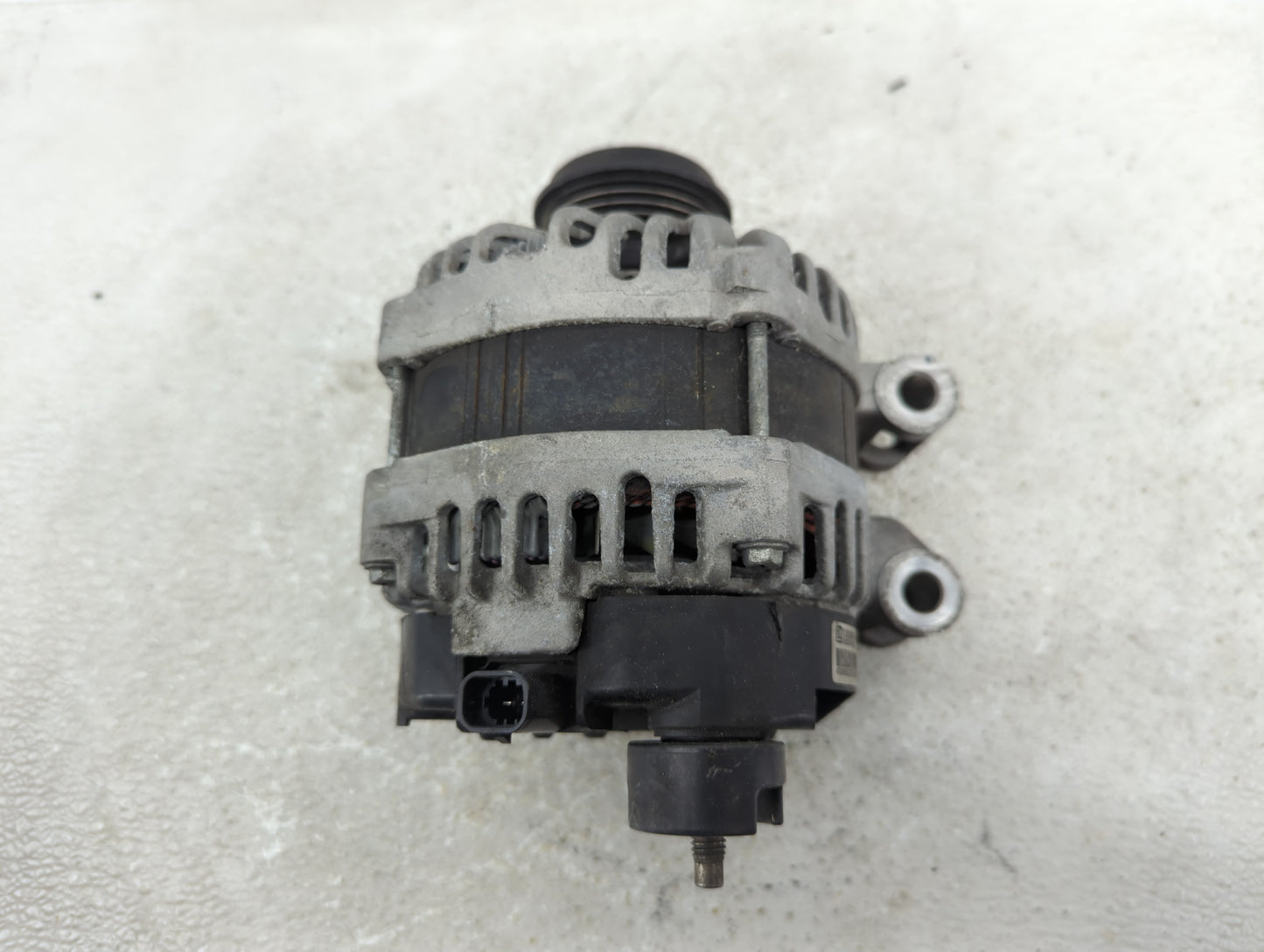 2018-2022 Chevrolet Traverse Alternator Replacement Generator Charging Assembly Engine OEM P/N:13534116 Fits OEM Used Auto P