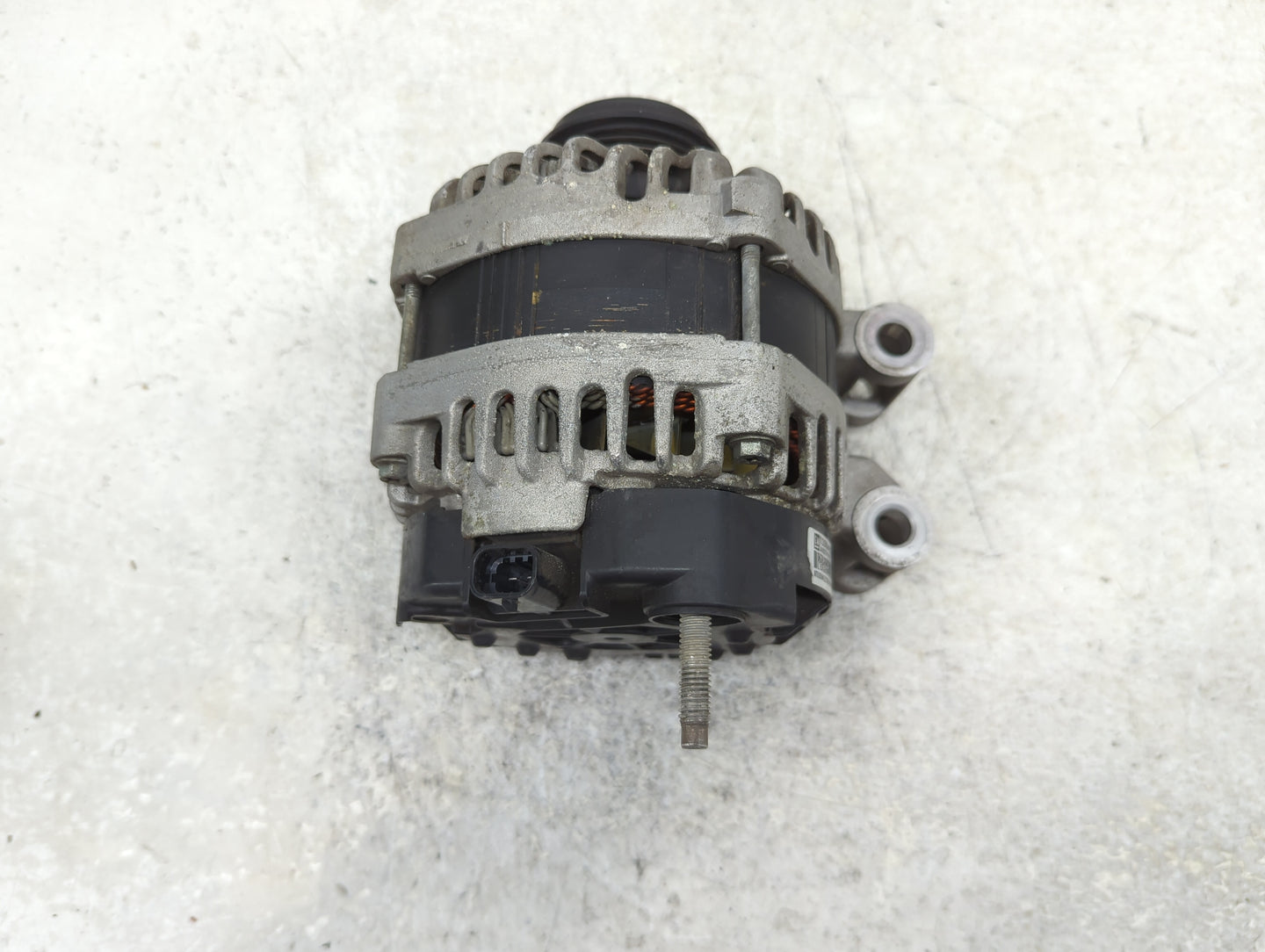 2018-2022 Chevrolet Traverse Alternator Replacement Generator Charging Assembly Engine OEM P/N:13506432 Fits OEM Used Auto P