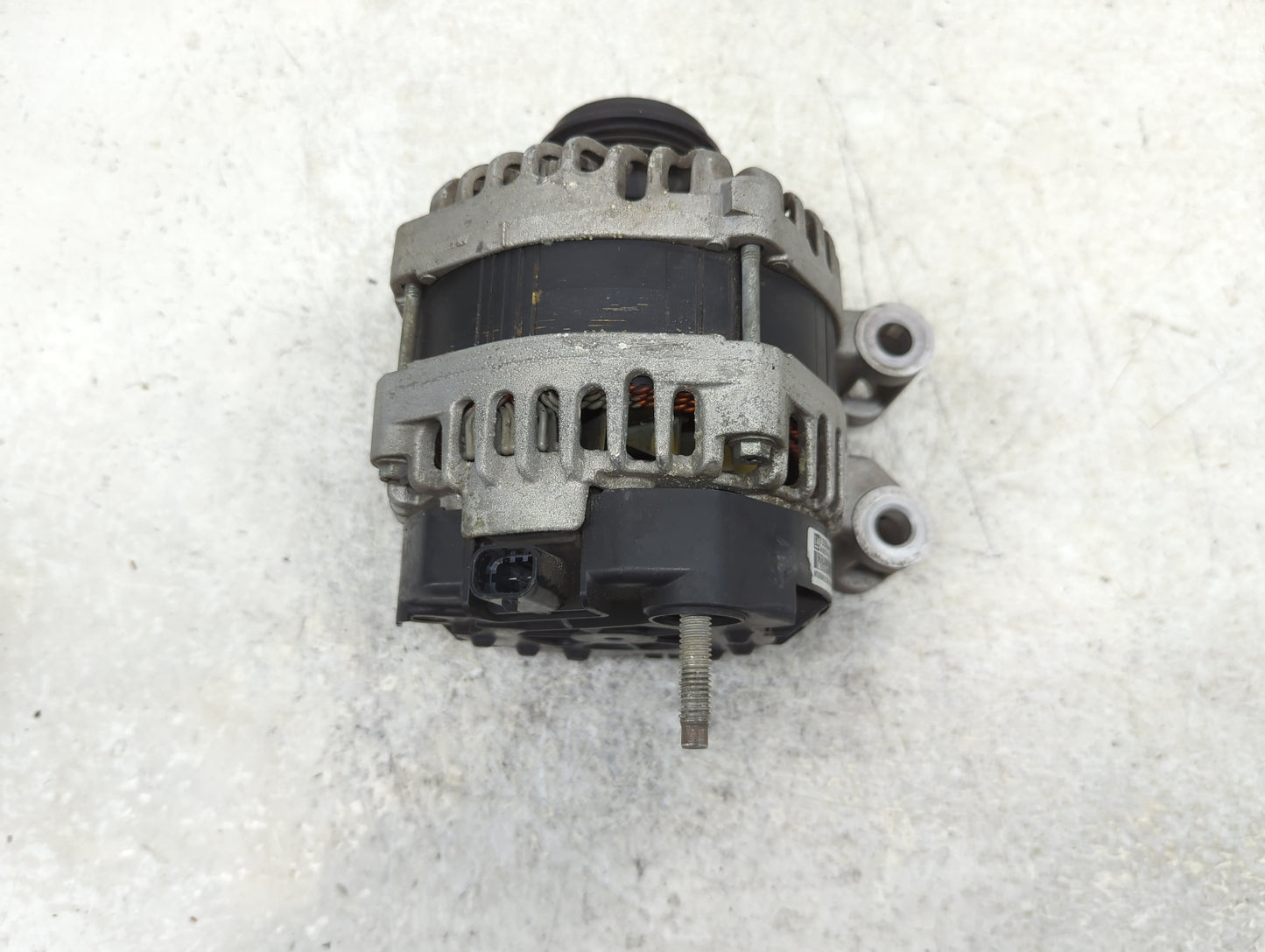 2018-2022 Chevrolet Traverse Alternator Replacement Generator Charging Assembly Engine OEM P/N:13506432 Fits OEM Used Auto P