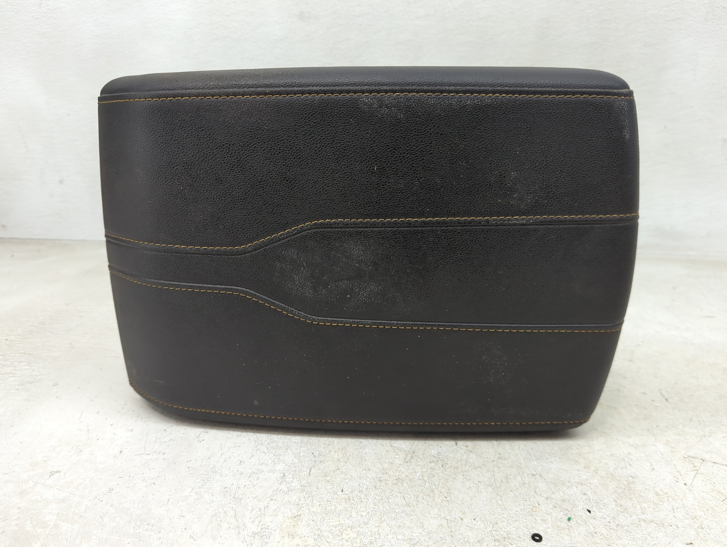 2020 Chevrolet Traverse Center Console Armrest Cover Lid Fits OEM Used Auto Parts - Oemusedautoparts1.com