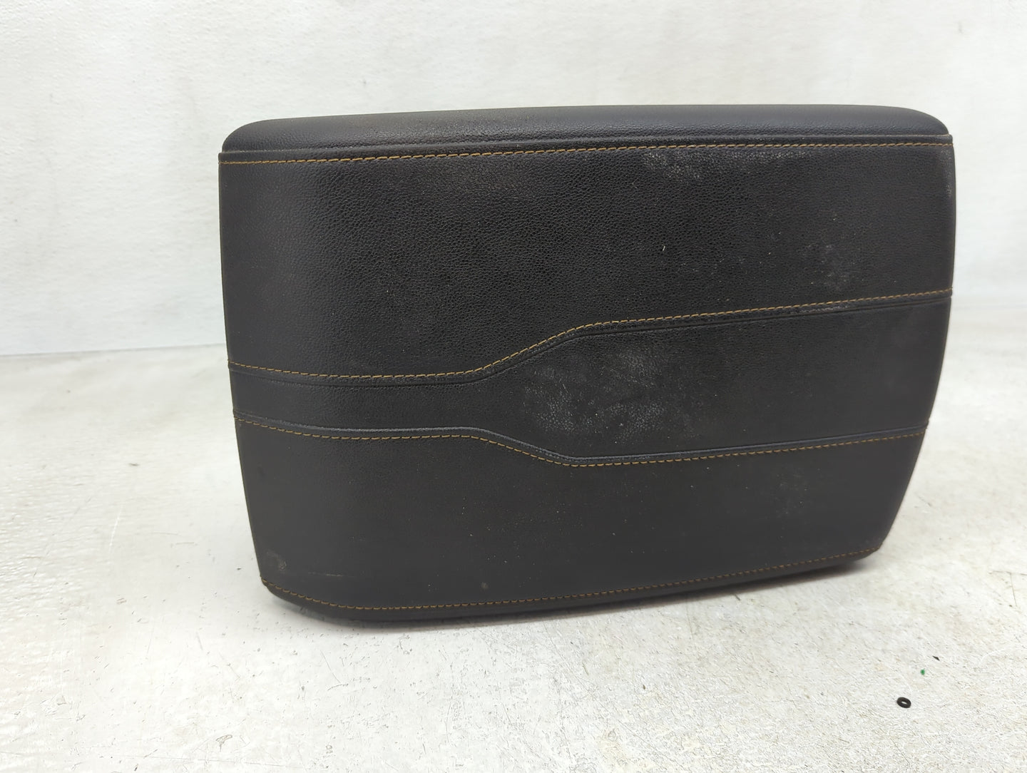 2020 Chevrolet Traverse Center Console Armrest Cover Lid Fits OEM Used Auto Parts - Oemusedautoparts1.com