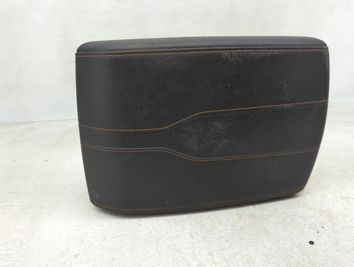 2020 Chevrolet Traverse Center Console Armrest Cover Lid Fits OEM Used Auto Parts - Oemusedautoparts1.com