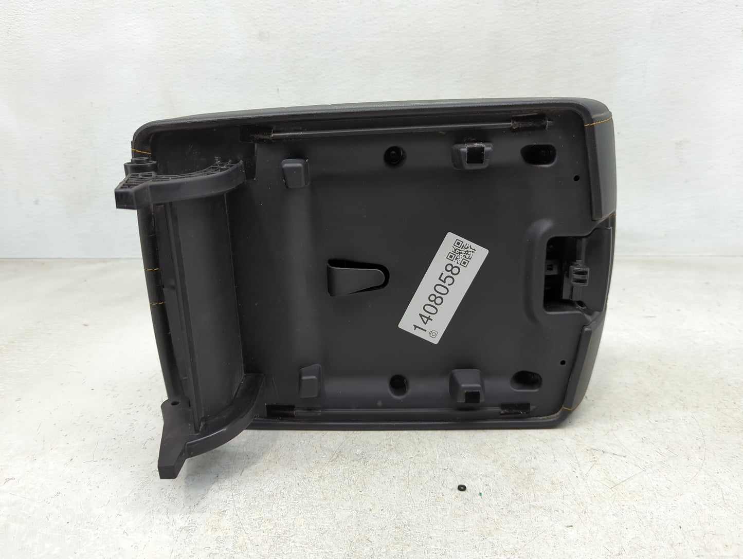 2020 Chevrolet Traverse Center Console Armrest Cover Lid Fits OEM Used Auto Parts - Oemusedautoparts1.com