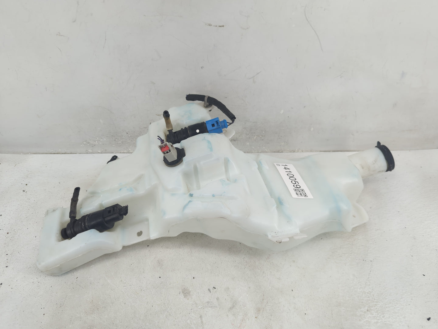 2018 Chevrolet Traverse Windshield Washer Fluid Reservoir Bottle Oem - Oemusedautoparts1.com