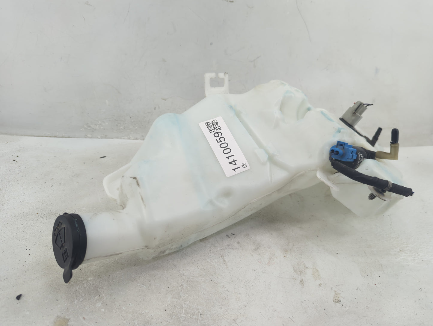 2018 Chevrolet Traverse Windshield Washer Fluid Reservoir Bottle Oem - Oemusedautoparts1.com