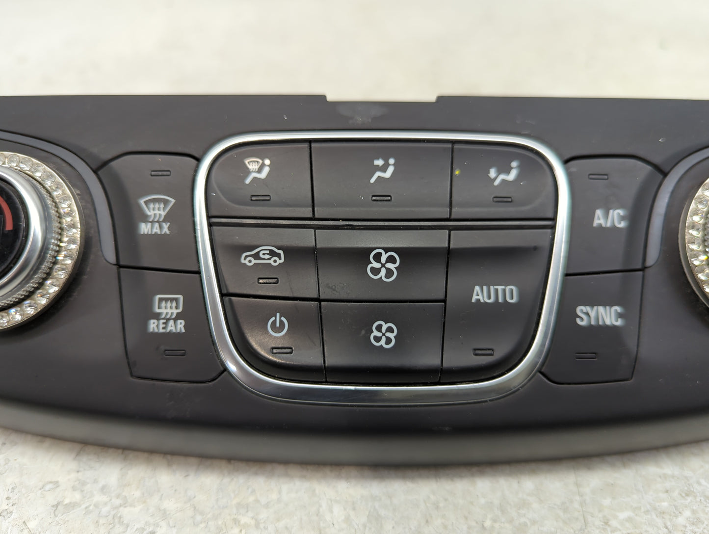 2018-2022 Chevrolet Traverse Climate Control Module Temperature AC/Heater Replacement P/N:84344401 Fits OEM Used Auto Parts 
