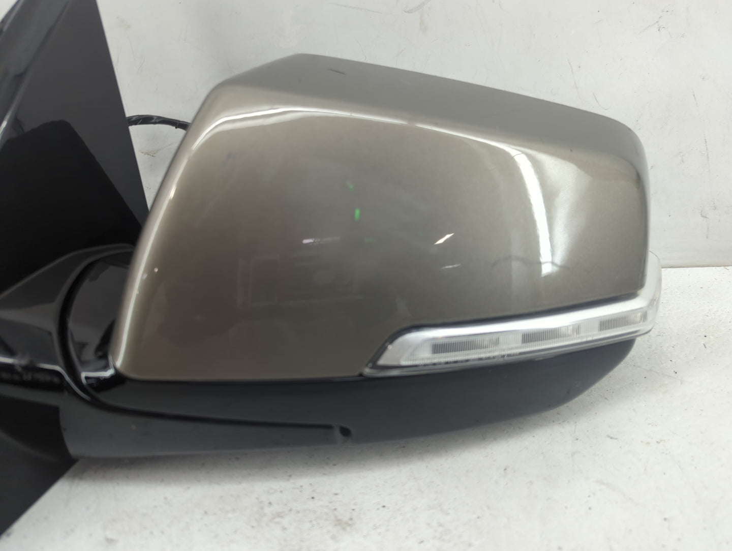 2020 Chevrolet Traverse Driver Side View Mirror - Left Door Mirror OEM Used - Oemusedautoparts1.com
