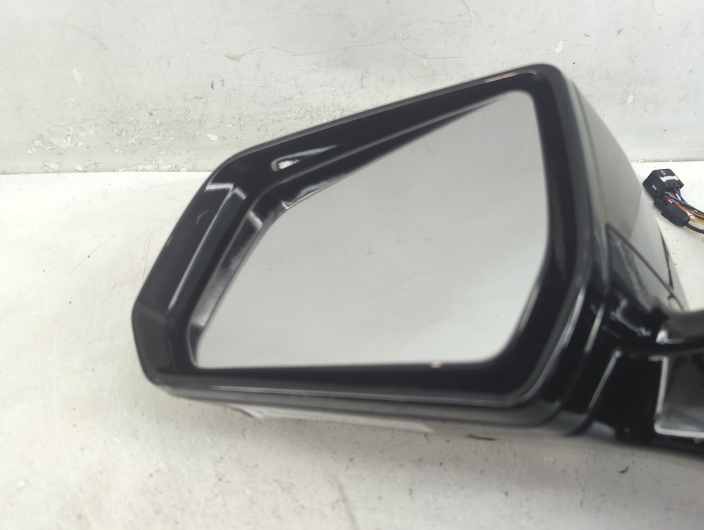 2020 Chevrolet Traverse Driver Side View Mirror - Left Door Mirror OEM Used - Oemusedautoparts1.com
