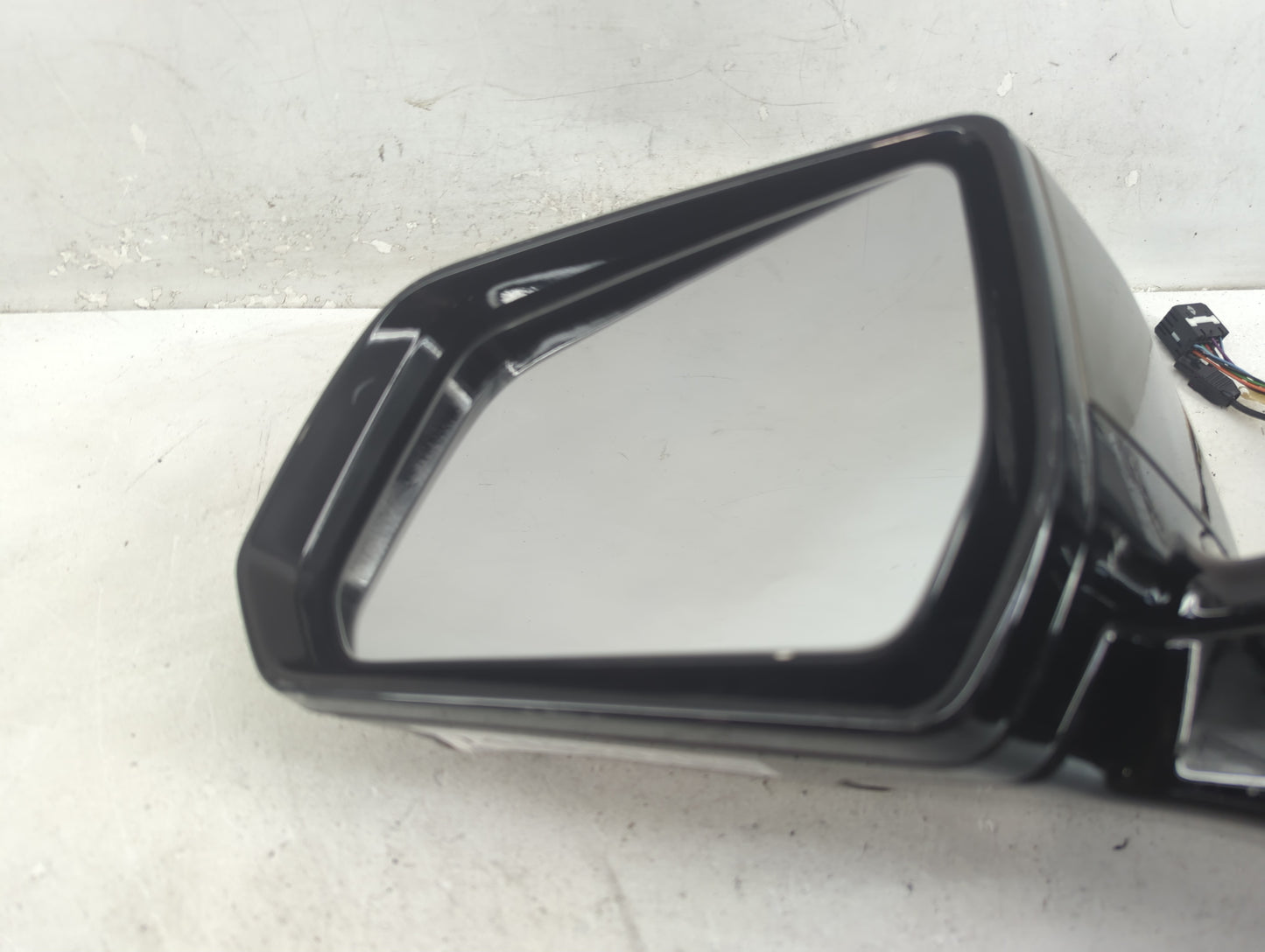 2020 Chevrolet Traverse Driver Side View Mirror - Left Door Mirror OEM Used - Oemusedautoparts1.com