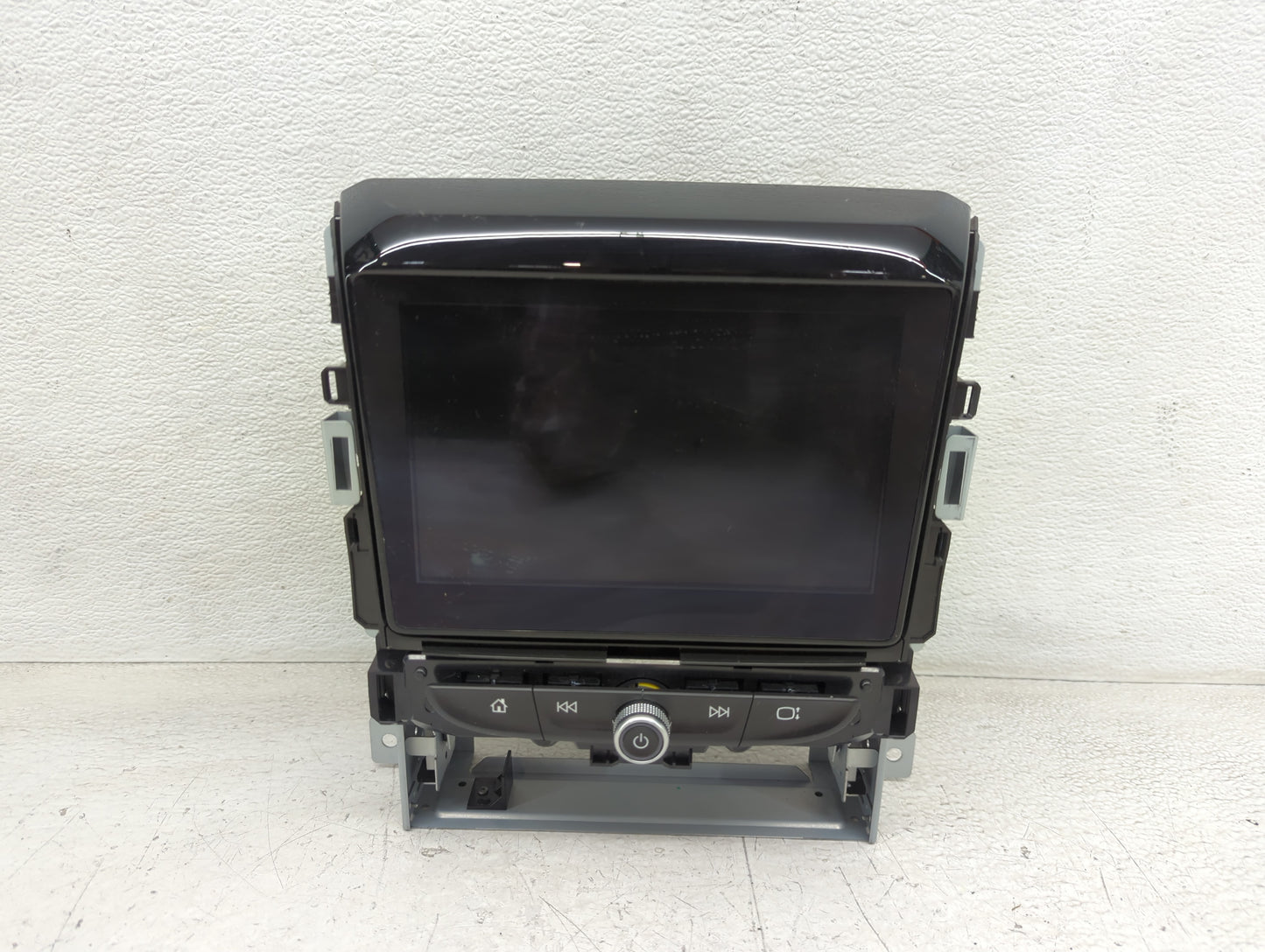 2020 Chevrolet Traverse Radio AM FM Cd Player Receiver Replacement P/N:84717361 Fits OEM Used Auto Parts - Oemusedautoparts1