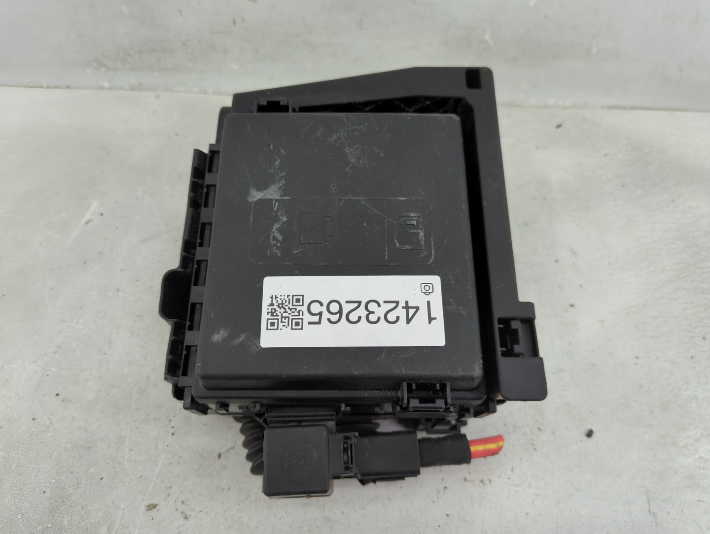 2020-2022 Chevrolet Traverse Fusebox Fuse Box Panel Relay Module P/N:7171-4521-30 Fits Fits 2019 2020 2021 2022 OEM Used Aut