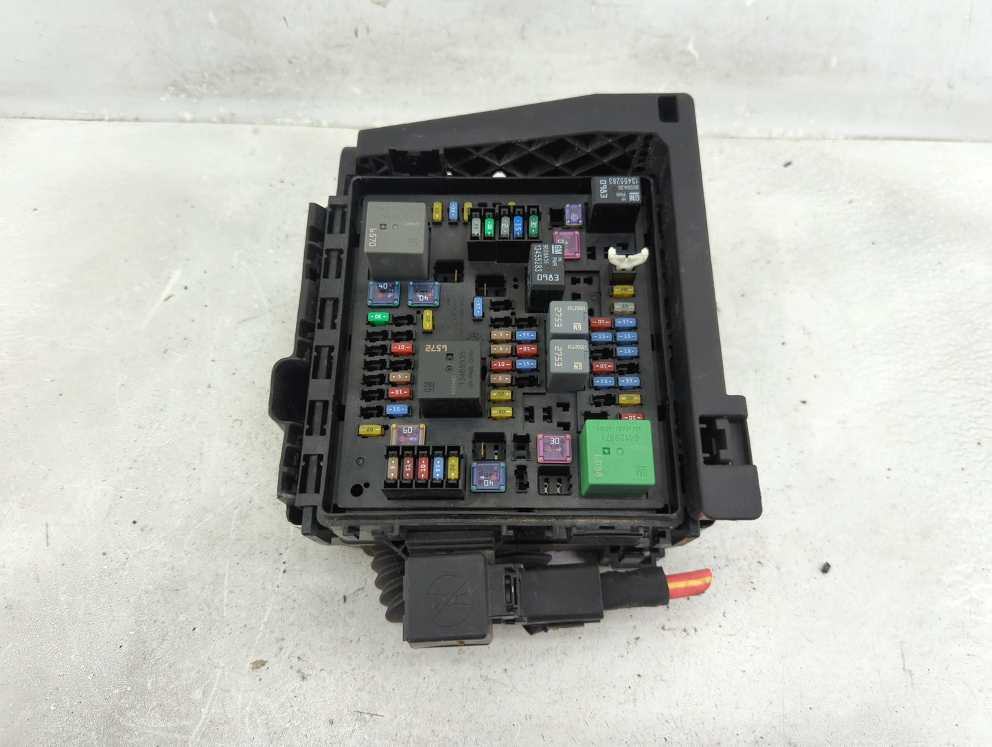 2020-2022 Chevrolet Traverse Fusebox Fuse Box Panel Relay Module P/N:7171-4521-30 Fits Fits 2019 2020 2021 2022 OEM Used Aut