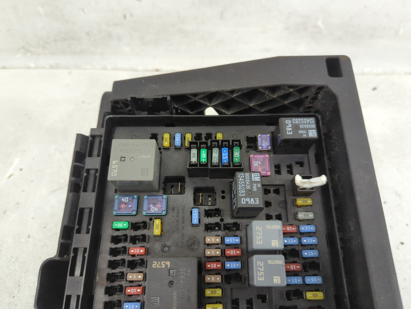 2020-2022 Chevrolet Traverse Fusebox Fuse Box Panel Relay Module P/N:7171-4521-30 Fits Fits 2019 2020 2021 2022 OEM Used Aut