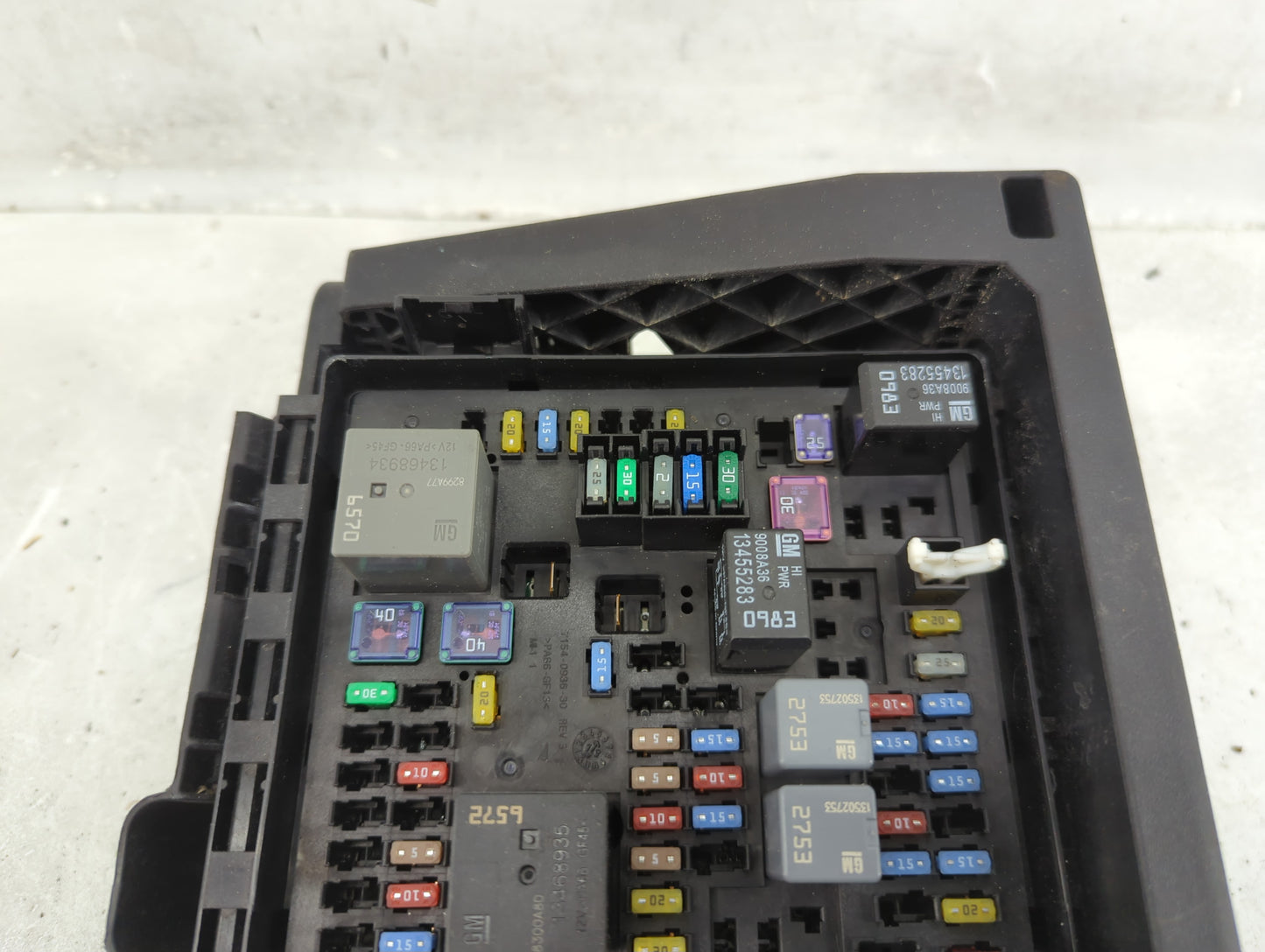 2020-2022 Chevrolet Traverse Fusebox Fuse Box Panel Relay Module P/N:7171-4521-30 Fits Fits 2019 2020 2021 2022 OEM Used Aut