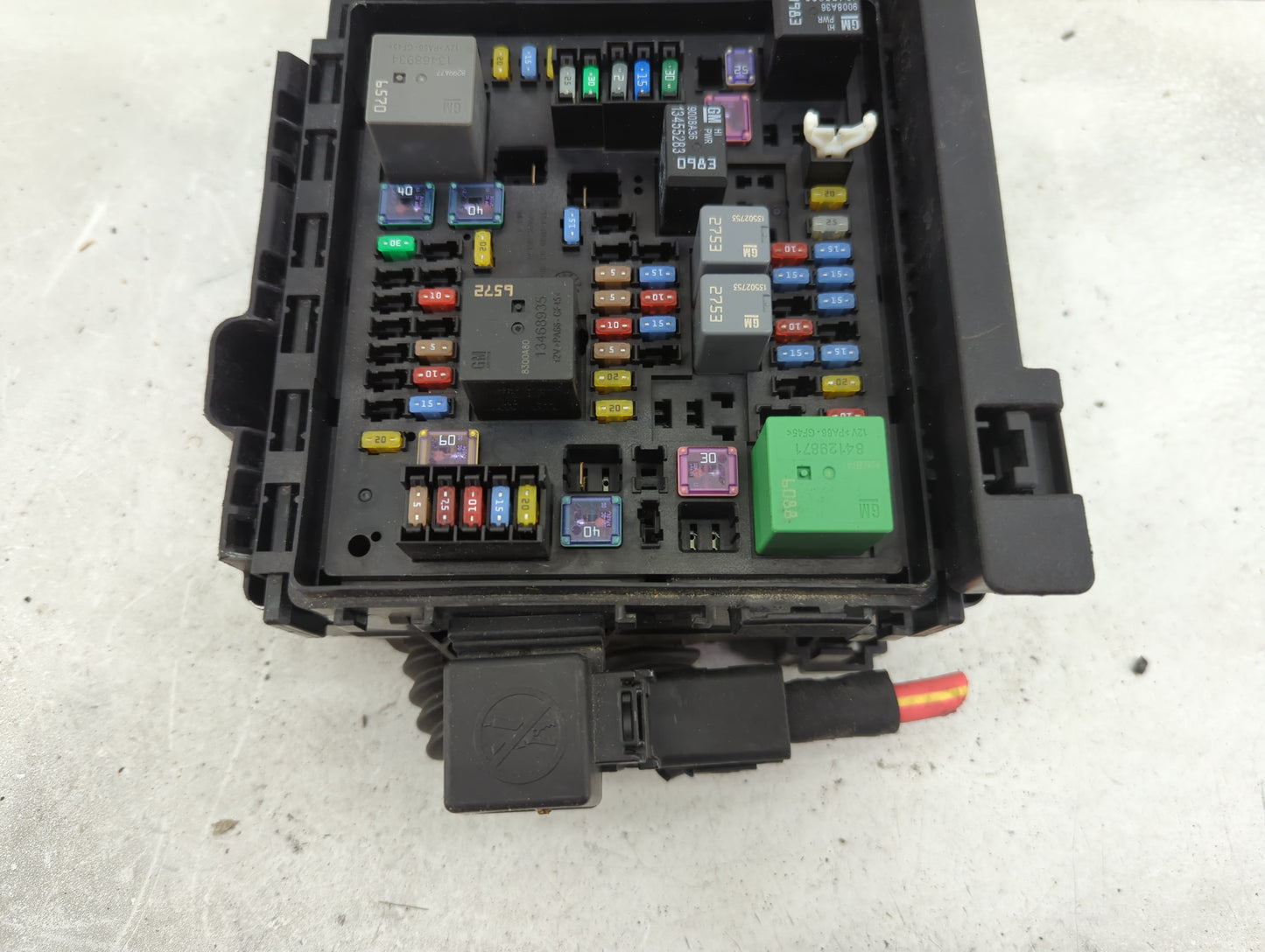 2020-2022 Chevrolet Traverse Fusebox Fuse Box Panel Relay Module P/N:7171-4521-30 Fits Fits 2019 2020 2021 2022 OEM Used Aut