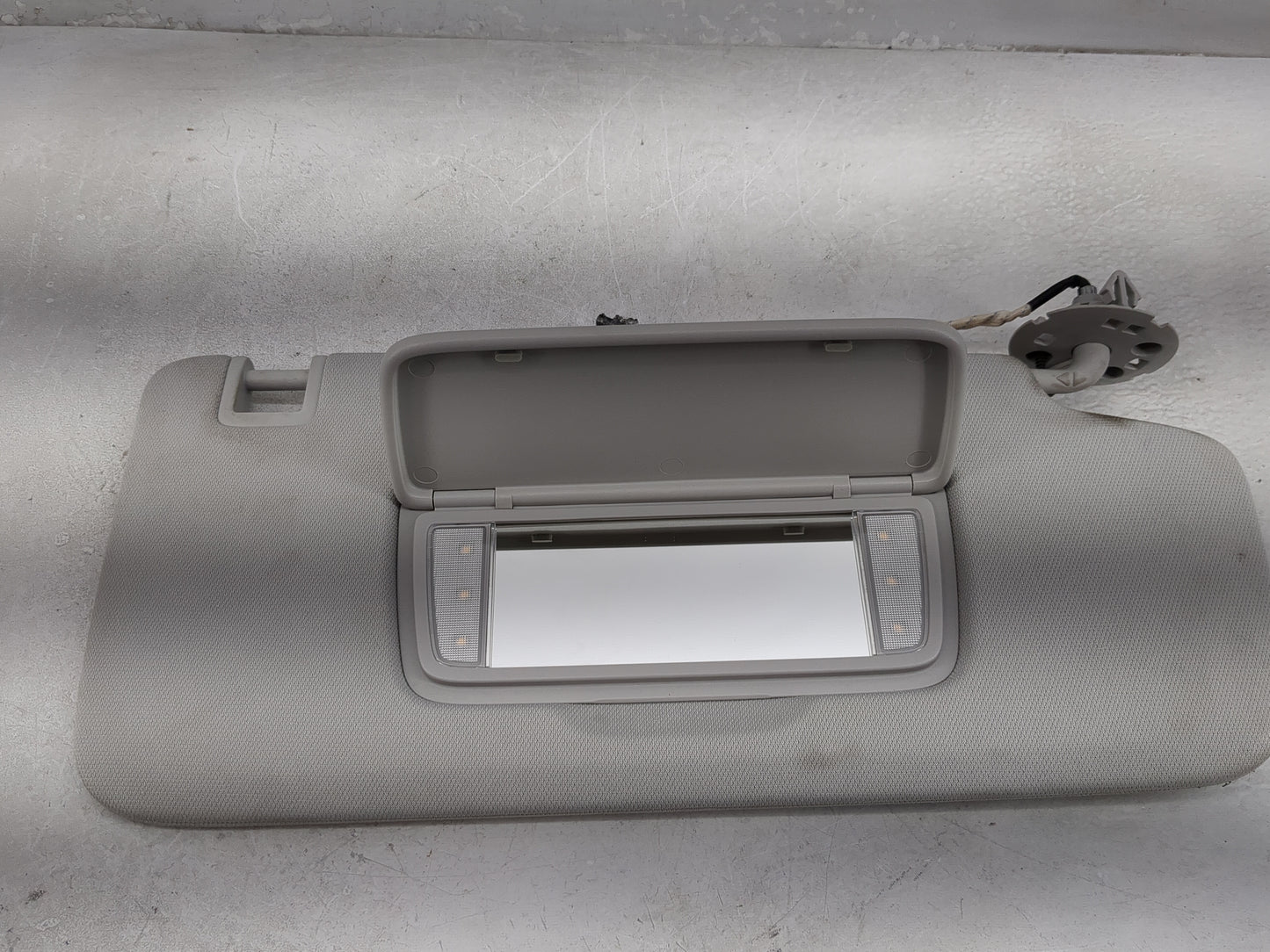 2018-2022 Chevrolet Traverse Sun Visor Shade Replacement Passenger Right Mirror Fits Fits 2018 2019 2020 2021 2022 OEM Used 