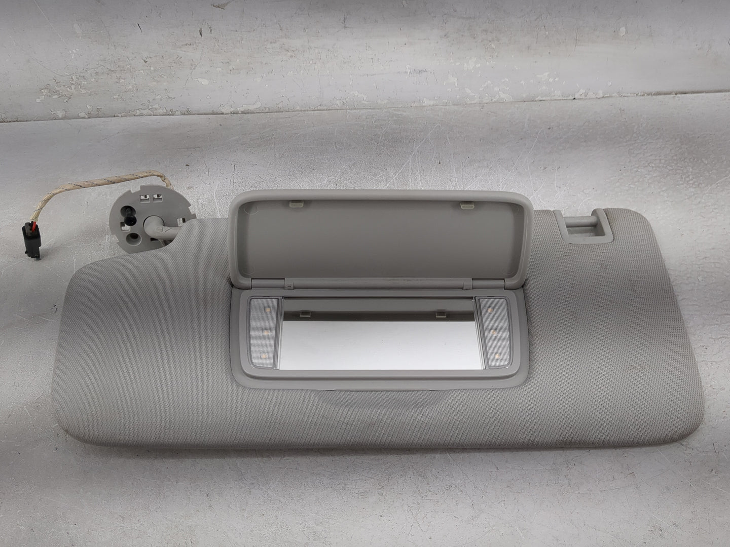2018-2022 Chevrolet Traverse Sun Visor Shade Replacement Driver Left Mirror Fits Fits 2018 2019 2020 2021 2022 OEM Used Auto