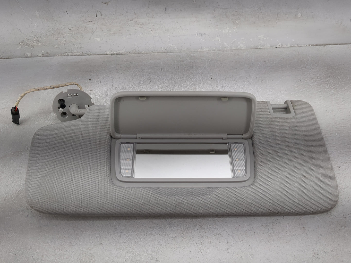 2018-2022 Chevrolet Traverse Sun Visor Shade Replacement Driver Left Mirror Fits Fits 2018 2019 2020 2021 2022 OEM Used Auto