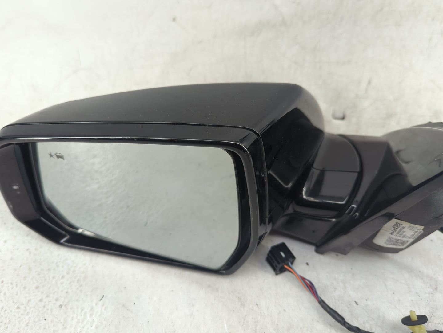 2020 Chevrolet Traverse Driver Side View Mirror - Left Door Mirror OEM Used - Oemusedautoparts1.com