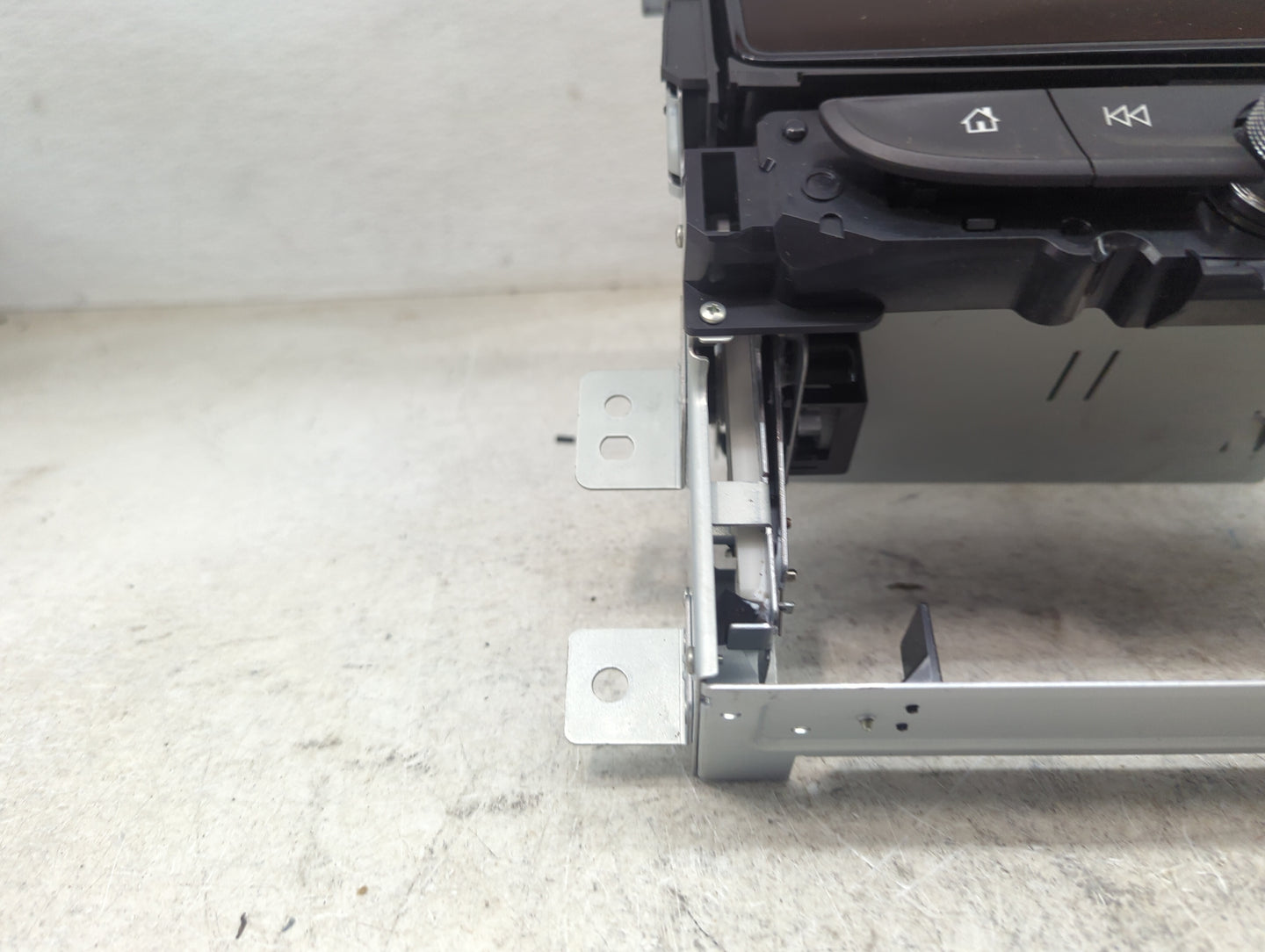 2018-2021 Chevrolet Traverse Radio AM FM Cd Player Receiver Replacement P/N:84654678 7370100000000X Fits Fits 2018 2019 2020