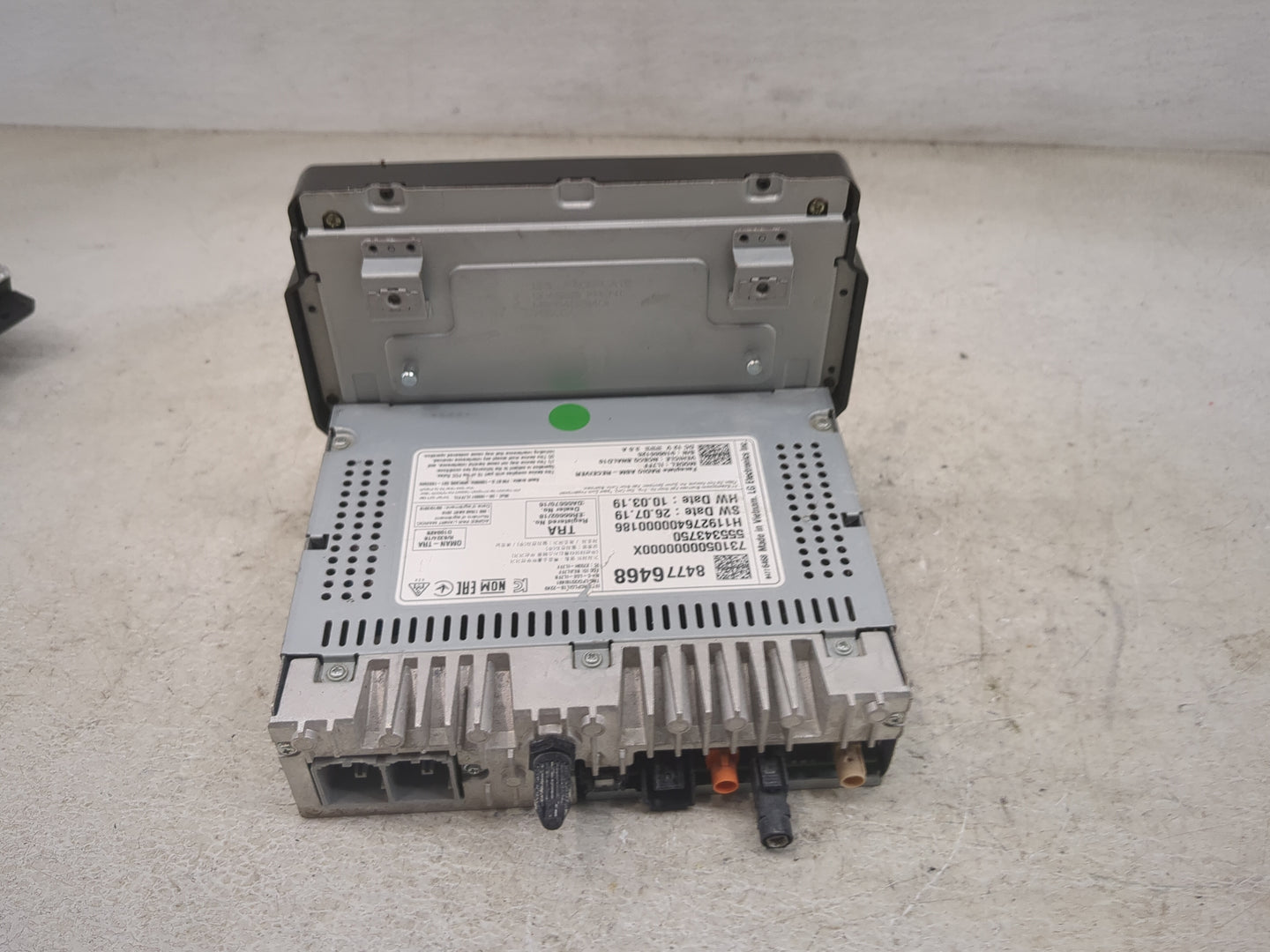 2021-2022 Chevrolet Traverse Radio AM FM Cd Player Receiver Replacement P/N:84776468 5553437S0 Fits Fits 2021 2022 OEM Used 