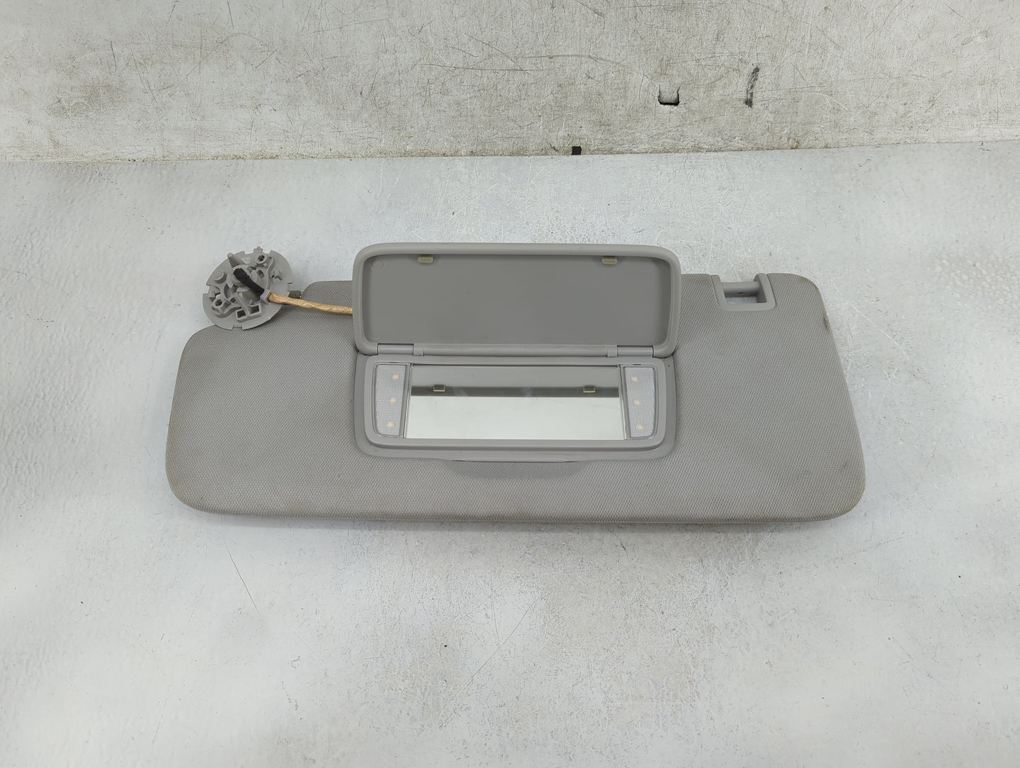 2018-2022 Chevrolet Traverse Sun Visor Shade Replacement Driver Left Mirror Fits Fits 2018 2019 2020 2021 2022 OEM Used Auto