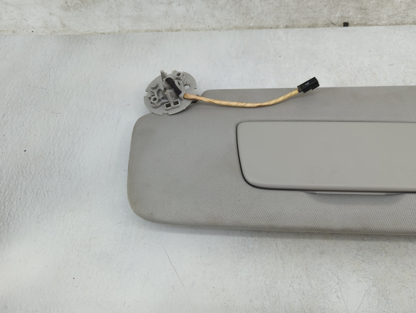 2018-2022 Chevrolet Traverse Sun Visor Shade Replacement Driver Left Mirror Fits Fits 2018 2019 2020 2021 2022 OEM Used Auto