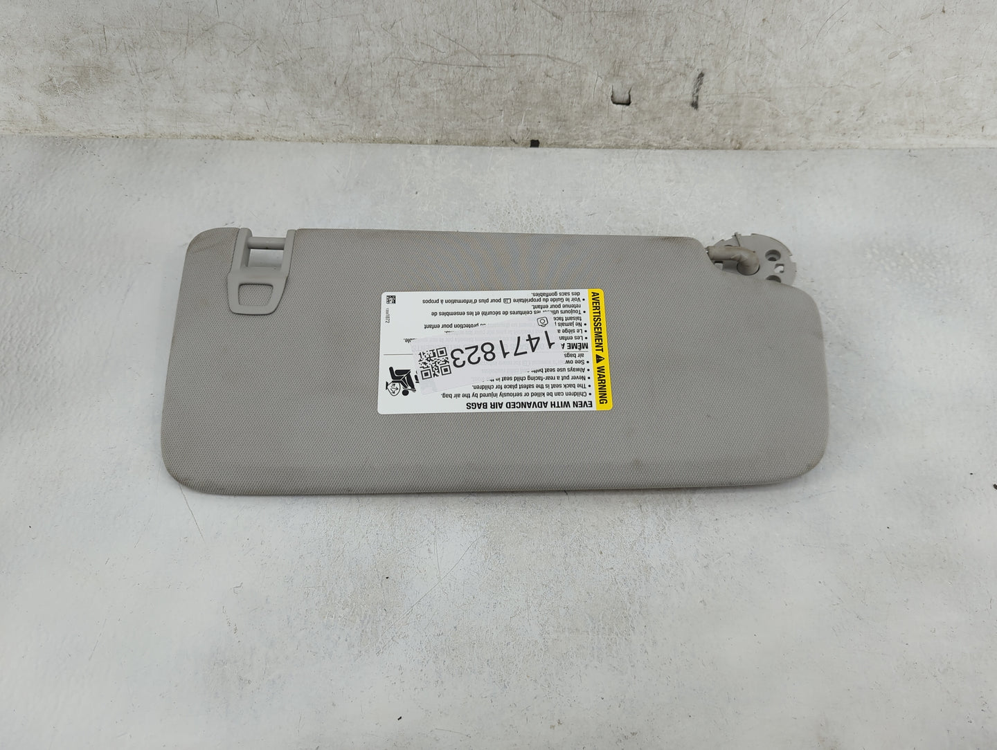 2018-2022 Chevrolet Traverse Sun Visor Shade Replacement Driver Left Mirror Fits Fits 2018 2019 2020 2021 2022 OEM Used Auto