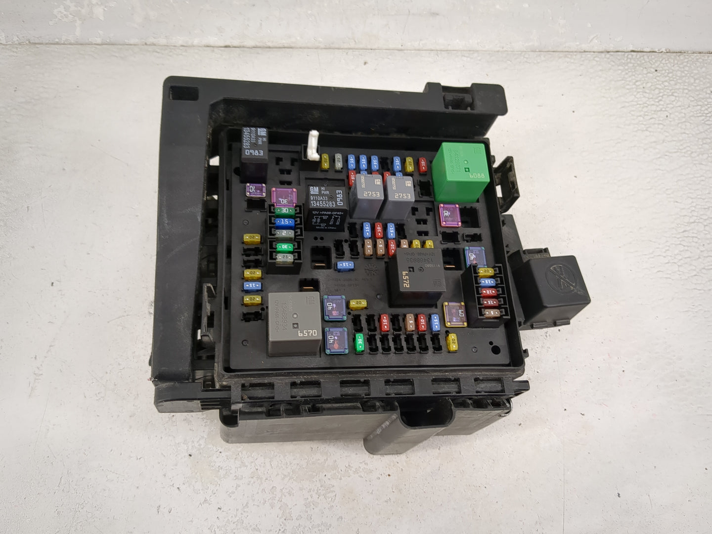 2020-2022 Chevrolet Traverse Fusebox Fuse Box Panel Relay Module P/N:13455283 13468935, 13468934 Fits Fits 2019 2020 2021 20