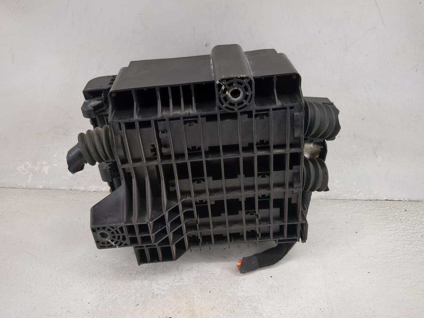 2020-2022 Chevrolet Traverse Fusebox Fuse Box Panel Relay Module P/N:13455283 13468935, 13468934 Fits Fits 2019 2020 2021 20
