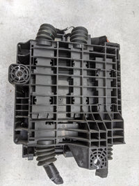 2020-2022 Chevrolet Traverse Fusebox Fuse Box Panel Relay Module P/N:13468935 13455283, 84128871 Fits Fits 2019 2020 2021 20