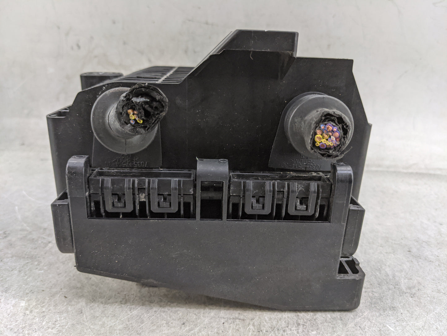 2020-2022 Chevrolet Traverse Fusebox Fuse Box Panel Relay Module P/N:13468935 13455283, 84128871 Fits Fits 2019 2020 2021 20
