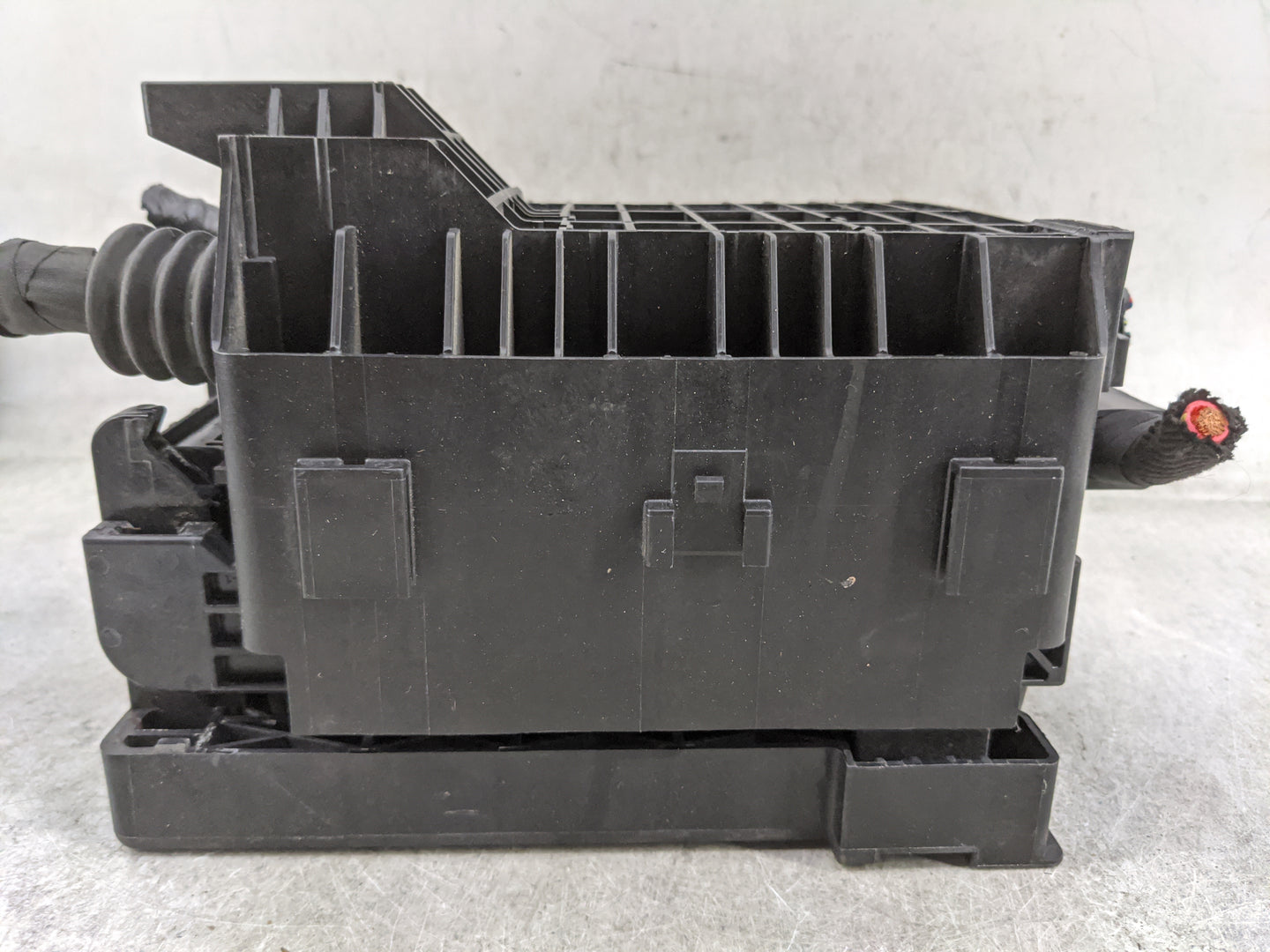 2020-2022 Chevrolet Traverse Fusebox Fuse Box Panel Relay Module P/N:13468935 13455283, 84128871 Fits Fits 2019 2020 2021 20