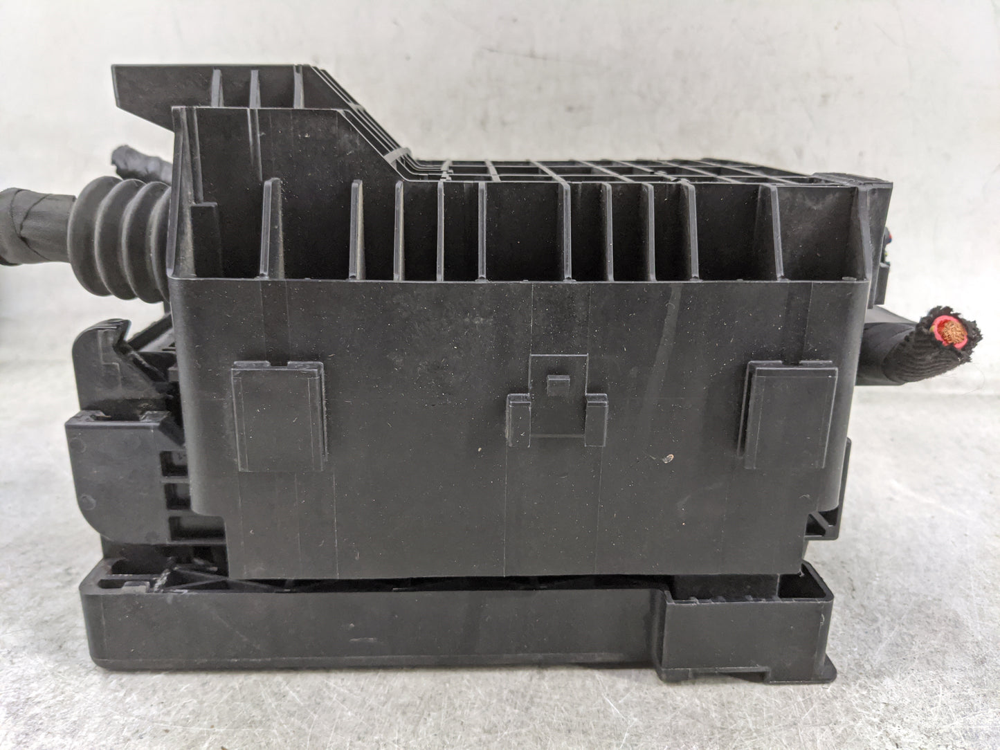 2020-2022 Chevrolet Traverse Fusebox Fuse Box Panel Relay Module P/N:13468935 13455283, 84128871 Fits Fits 2019 2020 2021 20