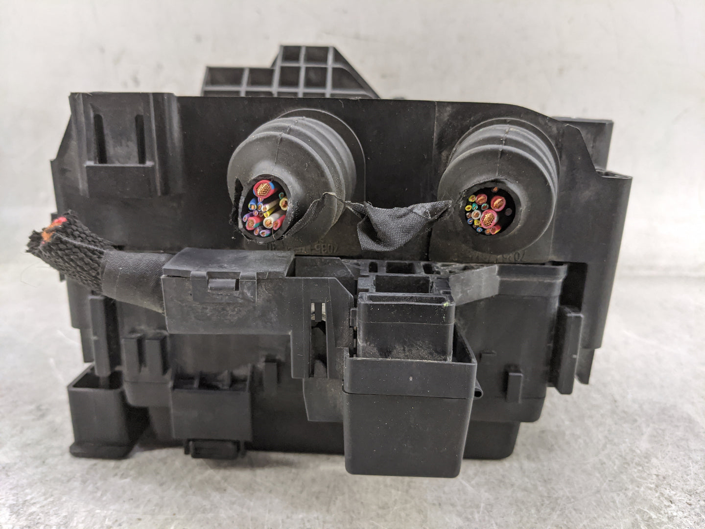 2020-2022 Chevrolet Traverse Fusebox Fuse Box Panel Relay Module P/N:13468935 13455283, 84128871 Fits Fits 2019 2020 2021 20