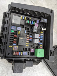 2020-2022 Chevrolet Traverse Fusebox Fuse Box Panel Relay Module P/N:13468935 13455283, 84128871 Fits Fits 2019 2020 2021 20